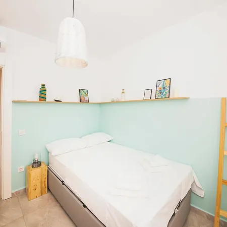 Amazing House With Balcony 1 Min Walking Distance To The In Tatil Evi